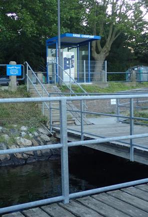 Betalstationen fär kanalpassagen vid övernattningsbryggan i Kiel-Hotenau